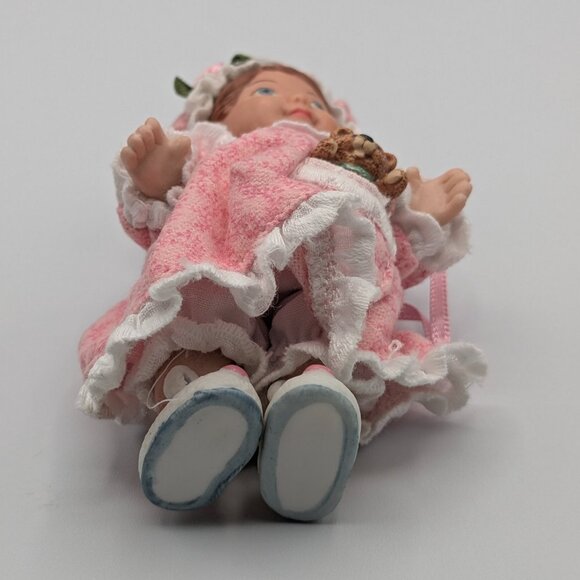 Hallmark Keepsake Mistletoe Miss 2001, 1st in Mistletoe Miss Series, Porcelain - Picture 6 of 10